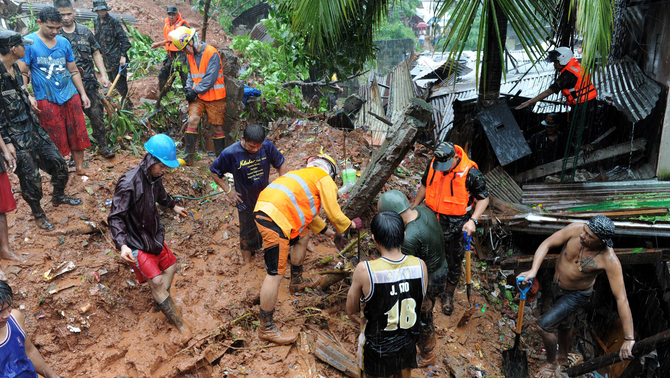 Ilustrasi Tanah Longsor. FOTO: AFP PHOTO / Jay DIRECTO