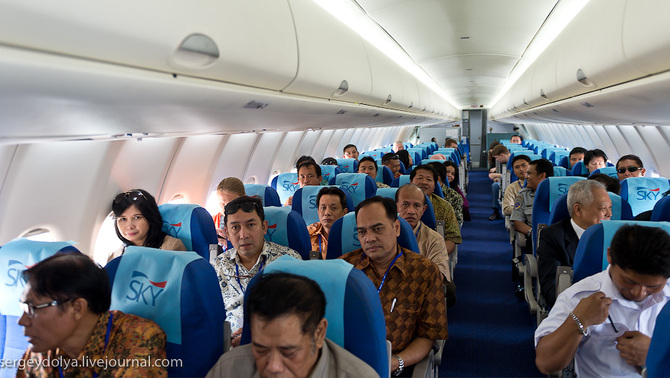 Suasana kabin pesawat Sukhoi Superjet 100 sebelum lepas landas. FOTO: Sergey Dolya