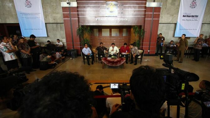 Menteri Hukum dan Ham (Menkumham) Amir Syamsudin di kantor Kementerian Hukum dan Ham (Kemkumham) saat memberikan keterangan terkait hasil pemeriksaan internal ditemukannya praktik pabrik sabu di dalam Lapas Cipinang di Jakarta, Kamis (15/8). BeritaSatu Photo/SP-Ruht Semiono