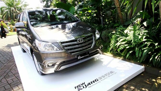 New Kijang Innova tampak dari depan