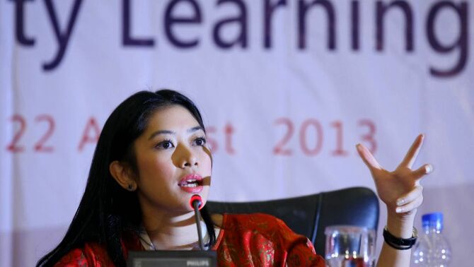 Perintis Rumah Pintar Siti Rubi Aliya Rajasa, menjadi pembicara dalam acara Forum Kebijakan Internasional tentang Melek Huruf dan Pendidikan Kecakapan Hidup untuk Remaja Rentan Melalui Komunitas Pusat Belajar di  Mercure Hotel, Ancol, Jakarta, Selasa (20/8). SP/Joanito De Saojoao