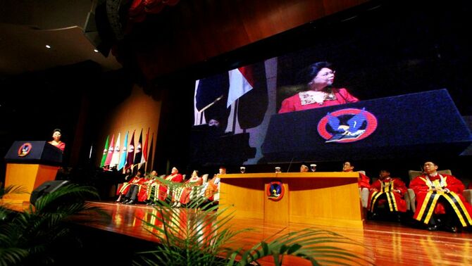Menteri Kesehatan Nafsiah Mboi saat memberikan motivasi pada acara pembukaan UPH Festival 20 dihadapan mahasiswa dan mahasiswa baru di Universitas Pelita Harapan, Karawaci, Kamis (22/8). BeritaSatu Photo/SP-Ruht Semiono 