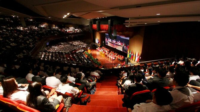 Suasana acara pembukaan UPH Festival 20 dihadapan mahasiswa dan mahasiswa baru di Universitas Pelita Harapan, Karawaci, Kamis (22/8).
