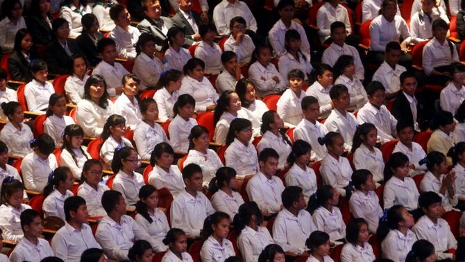 Mahasiswa baru Universitas Pelita Harapan mengikuti acara pembukaan UPH Festival 20  di Universitas Pelita Harapan, Karawaci, Kamis (22/8).