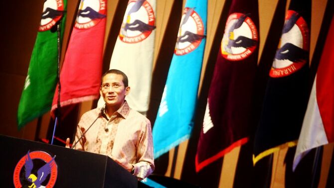 Pendiri PT Saratoga Investama Sedaya Sandiaga Uno saat memberikan motivasi pada seminar dalam rangkaian acara UPH Festival 20 dihadapan mahasiswa dan mahasiswa baru di Universitas Pelita Harapan, Karawaci, Kamis (22/8). BeritaSatu Photo/SP-Ruht Semiono