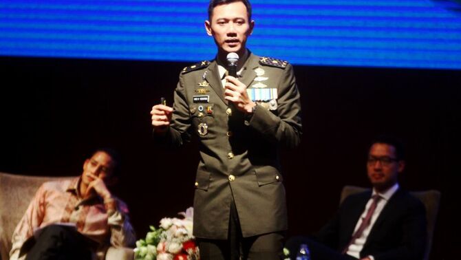 Mayor Infantri Agus H. Yudhoyono saat memberikan motivasi pada seminar dalam rangkaian acara UPH Festival 20 dihadapan mahasiswa dan mahasiswa baru di Universitas Pelita Harapan, Karawaci, Kamis (22/8). BeritaSatu Photo/SP-Ruht Semiono 