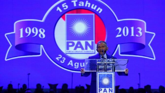 Ketua Majelis Pertimbangan Partai (MPP) PAN Amien Rais, menyampaikan pidato politik dalam HUT ke-15 PAN dan Rakernas II di Jakarta, Jumat (23/8). SP/Joanito De Saojoao