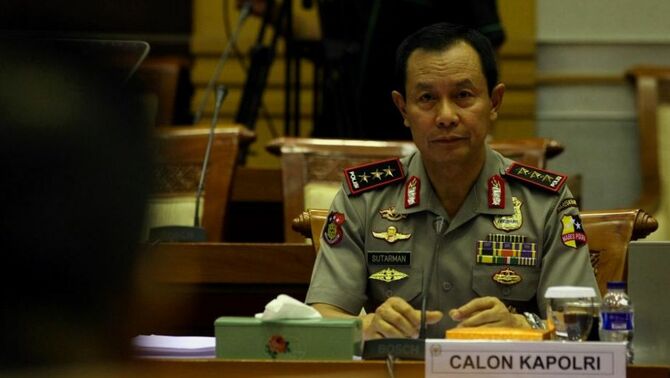 Calon Kapolri Komjen (Pol) Sutarman, mengikuti uji kelayakan dan kepatutan di ruang rapat komisi III, DPR  RI, Senayan, Jakarta, Kamis (17/10). SP/Joanito De Saojoao