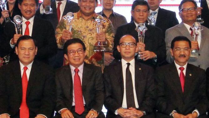 Menteri Keuangan Chatib Basri, Menteri Dalam Negeri Gamawan Fauzi, Ketua Dewan Komisioner OJK Muliaman D Hadad dan Gubernur BI Agus Martowardojo hadir dalam ARA 2012