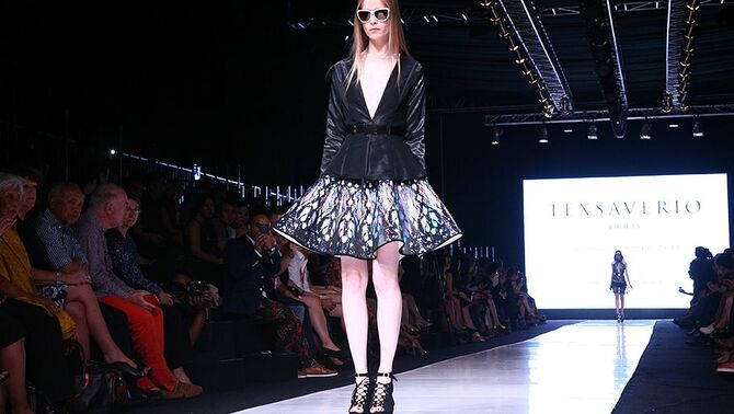 Koleksi busana siap pakai pertama dari Tex Savario pada Jakarta Fashion Week 2014. Perpaduan Blazer dengan detail pada rok mini. Beritasatu.com/Mahesa Bismo