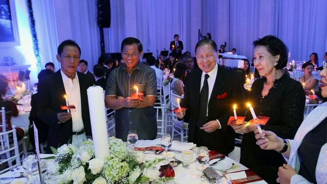 Founder Lippo Group Mochtar Riady memberikan sambutan saat perayaan Natal Lippo Group, di Jakarta, Senin (2/12). 