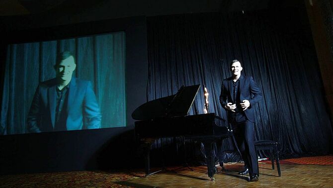Pianist asal Hungaria, Adam Gyorgy usai menghibur para tamu dalam acara 