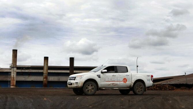 Ford All New Ranger di depan pabrik pengolahan sawit milik PTPN 6, Tanjung Lebar, Sungai Bahar, Jambi. BeritaSatu Photo/GA-M defrizal