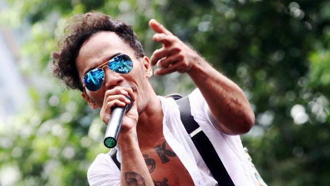 Grup band Slank, menghibur peserta Fun Walk bertema 