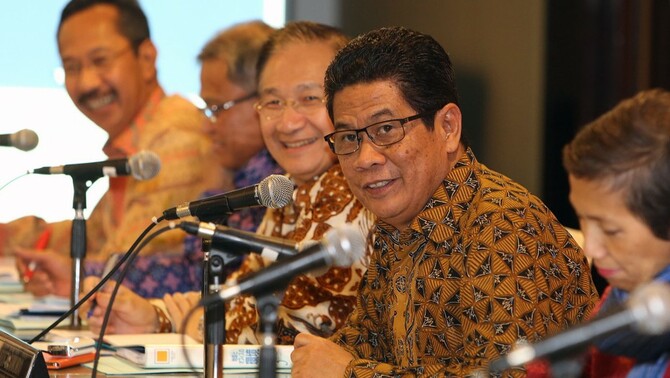 Dirut BNI Gatot M. Suwondo bersama jajaran direksi saat paparan kinerja BNI semester I di Kantor Pusat BNI, Jakarta, Kamis (24/7). 