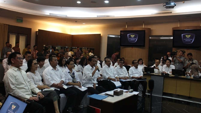 Presiden Joko Widodo saat berkomunikasi jarak jauh dengan para TKI
