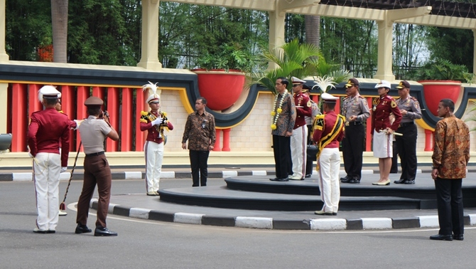 Presiden Joko Widodo (Jokowi) disambut Kapolri dan para taruna Akpol