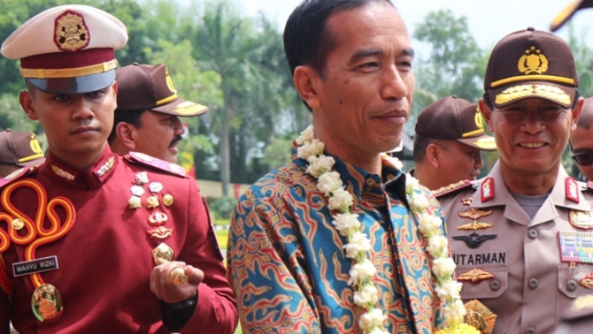Presiden Joko Widodo dan Kapolri Jend.Polisi Sutarman saat di Akpol Semarang
