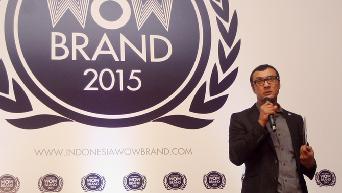 Chief Operating Officer of MarkPlus, Inc. Jacky Mussry memberikan pidato sambutan di acara Indonesia WOW Brand 2015, Jakarta, Selasa (29/9). Dalam acara penghargaan ini, Hypermart berhasil meraih penghargaan pemenang Indonesia WOW Brand 2015 untuk kategori Hypermarket. Investor Daily / Emral