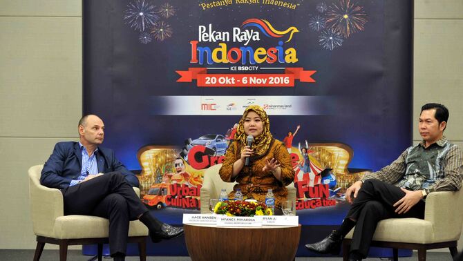 Sekjen Pekan Raya Indonesia (PRI) Hyang I. Mihardja (tengah) didampingi Direktur PRI Ryan Adrian (kanan) dan Presiden Direktur DMVO Aage Hansen berbicara kepada wartawan dalam acara Media Networking perihal penyelenggaraan Pekan Raya Indonesia Oktober 2016 di ICE BSD  City, Selasa (10/5/2016). BeritaSatu Photo/Mohammad Defrizal