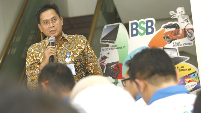 Direktur PT Bank Syariah Bukopin Aris Wahyudi menyampaikan kata sambutan saat penarikan Tabungan Berhadiah Program Berkah iB SiAga Berhadiah Periode ke-1 (pertama) bertempat di kantor pusat BSB, Salemba, Jakarta, Selasa 7 Juni 2016.
