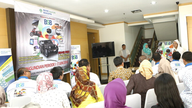 PT Bank Syariah Bukopin (BSB) melakukan penarikan Tabungan Berhadiah Program Berkah iB SiAga Berhadiah Periode ke-1 (pertama) bertempat di kantor pusat BSB, Salemba, Jakarta, Selasa 7 Juni 2016.
