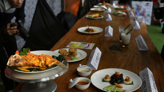 Sajian makanan olahan ikan hasil sepuluh finalis lomba masak Taste of Indonesia yang di selenggarakan di Lippo Mall Kemang, Jakarta Selatan, 11 Agustus 2017.