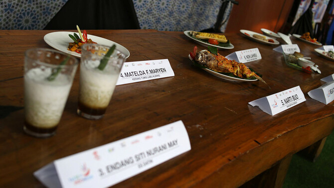 Sajian makanan olahan ikan hasil sepuluh finalis lomba masak Taste of Indonesia yang di selenggarakan di Lippo Mall Kemang, Jakarta Selatan, 11 Agustus 2017.