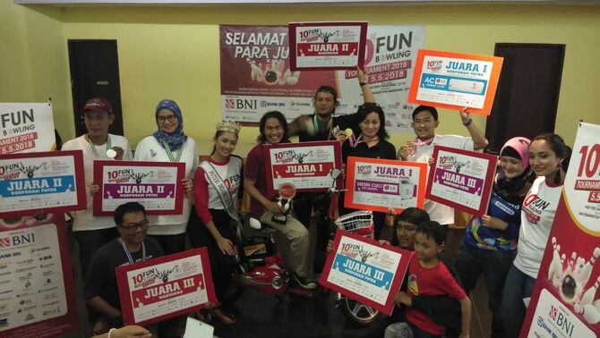 Putri Indonesia Perdamaian 2018 Dilla Fadiela menjadi bintang tamu dalam turnamen tersebut
