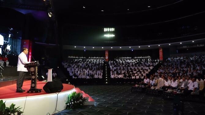 Menteri Pendayagunaan Aparatur Negara dan Reformasi Birokrasi, Syafruddin berbicara dalam pengambilan sumpah / janji dan Pembukaan Orientasi Calon Pegawai Negeri Sipil (CPNS) tahun 2018 di Jakarta, 1 Februari 2019.