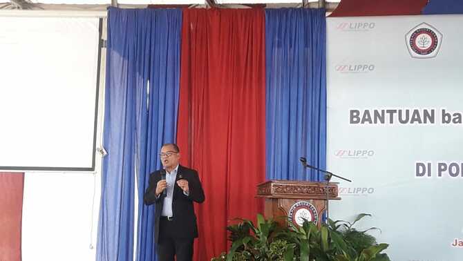 Direktur Matahari Department Store, Andre Rumantir, sebagai praktisi di dunia SDM yang telah berpengalaman selama 40 tahun, memberikan kuliah umum saat acara penyerahan bantuan Beasiswa Mahasiswa Berprestasi Lippo (BMBL) di Kampus Politeknik Negeri Tanah Laut (Politala) Pelaihari, Kalimantan Selatan (Kalsel), Kamis, 7 Februari 2019.