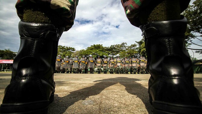 PENGAMANAN PEMILU SERENTAK 2019 - Prajurit TNI Jajaran Korem 011 Lila Wangsa, Kodam Iskandar Muda (IM) mengikuti apel gelar pasukan Penanggulangan Huru Hara (PHH) pengamanan Pemilu di lapangan Jenderal Sudirman, Lhokseumawe, Aceh, 28 Januari 2019. Kodam IM akan mengerahkan 6.600 prajurit TNI PHH dari semua satuan guna membantu Polri dalam mengamankan Pemilu 2019 di Aceh.