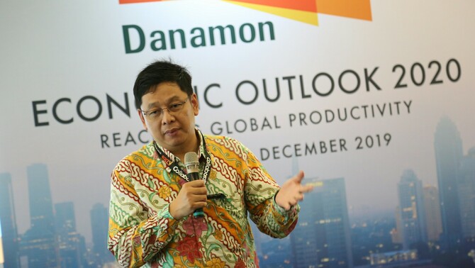 Treasury & Capital Market Head Bank Danamon Herman Savio saat Media Workshop - Economic Outlook 2019 di Jakarta, Kamis (12/12/2019)