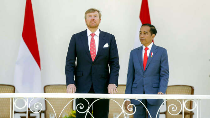 Presiden Joko Widodo bersama Raja Belanda Willem Alexander berbincang bersama dalam kunjungan kenegaraan di Istana Bogor, Jawa Barat, Selasa, 10 Maret 2020.