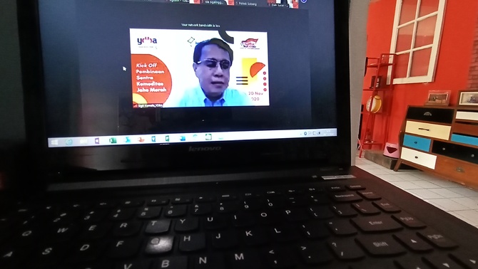 Ketua Pengurus Yayasan Dharma Bhakti Astra (YDBA), Sigit P. Kumala secara virtual dalam acara Peresmian Program Pembinaan Sentra Komoditas Jahe Merah di Desa Hariang Kabupaten Lebak, Banten yang melibatkan 30 petani binaan YDBA, Jumat  (20/11/2020). Program Pembinaan Komoditas Jahe Merah melibatkan 30 petani binaan YDBA di Desa Hariang, Kabupaten Lebak.

