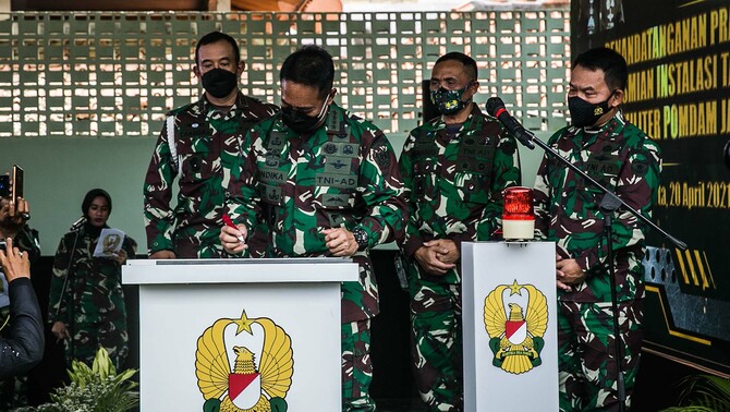 Kepala Staf TNI Angkatan Darat (Kasad) Jenderal TNI Andika Perkasa (dua kiri) saat meresmikan Instalasi Rumah Tahanan Militer POM Guntur, Jakarta Selatan, Selasa 20 April 2021.