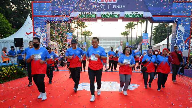 Direktur Utama Bank BTN Haru Koesmahargyo, Wakil Direktur Utama Bank BTN Nixon LP Napitupulu dan jajaran Direksi Bank BTN ikut ajang BTN Run & Ride 2022 di Plaza Barat Senayan, Jakarta, Minggu 27 Maret 2022.