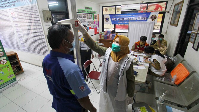 Pemeriksaan Kesehatan Pengemudi Angkutan Mudik Di Terminal Kalideres