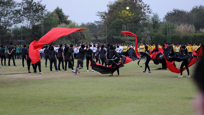 Empat ribu mahasiswa Universitas Pelita Harapan (UPH) melakukan atraksi pada puncak acara UPH Festival 22 dengan pertunjukkan Human Configuration belum lama ini.