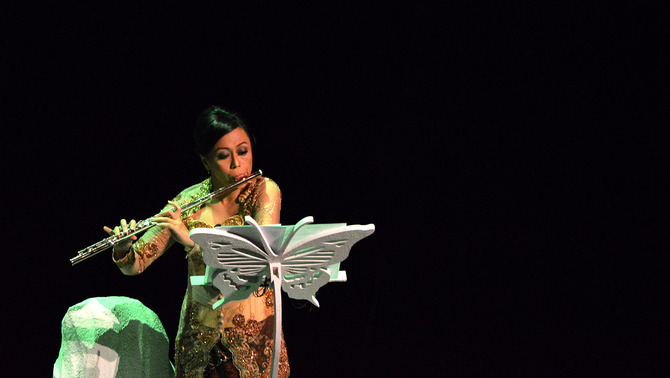 Pemain flute dari sejumlah musisi yang tergabung dalam 
