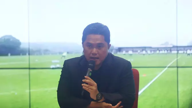 Ketua Umum PSSI, Erick Thohir memberikan keterangan pers mengenai persiapan penyelenggaraan Piala Dunia U-17 2023 di Kompleks Gelora Bung Karno, Jakarta, Selasa, 10 Oktober 2023.