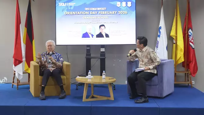 Executive Chairman B-Universe Enggartiasto Lukita (kiri) menjadi pembicara saat talkshow orientasi mahasiswa baru Swiss German University (SGU) di Alam Sutera, Tangerang, Banten, Sabtu (28/3/2026).