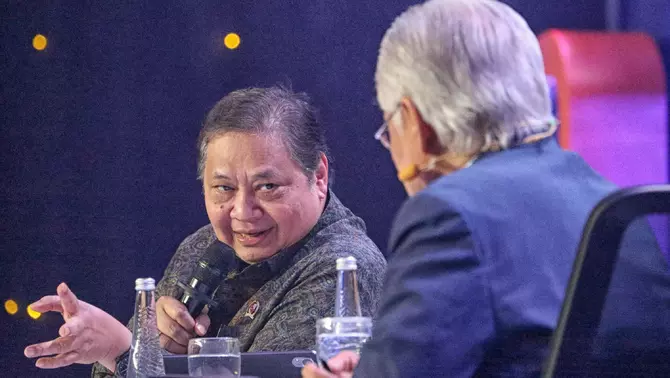 Menteri Koordinator Bidang Perekonomian Airlangga Hartarto sebagai narasumber, dalam acara Investor Daily Round Table dengan tema “Menakar Denyut Ekonomi, Akselerasi Pertumbuhan Di Tengah Gejolak Global” yang digagas  B-Universe di Jakarta, Selasa 28 April 2026.