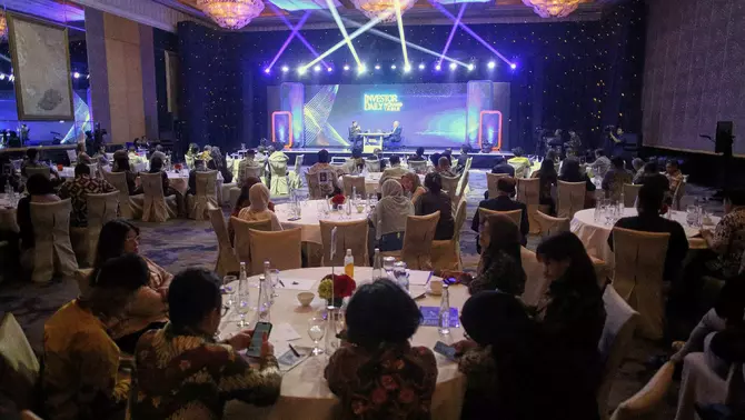 Suasana acara Investor Daily Round Table dengan tema “Menakar Denyut Ekonomi, Akselerasi Pertumbuhan Di Tengah Gejolak Global” yang digagas  B-Universe di Jakarta, Selasa 28 April 2026.