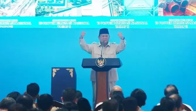 Presiden Prabowo Subianto memberikan sambutan pada acara groundbreaking 13 proyek hilirisasi tahap II yang dipusatkan di Kilang Pertamina RU IV CIlacap, Jawa Tengah, Rabu 29 April 2026.