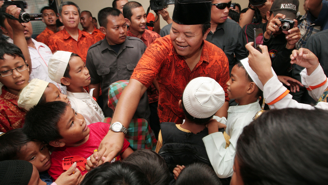 Calon Gubernur DKI Jakarta Hidayat Nur Wahid saat kampanye dan sunatan massal di Kramat , Jakarta Pusat.FOTO: Safir Makki/ JAKARTA GLOBE