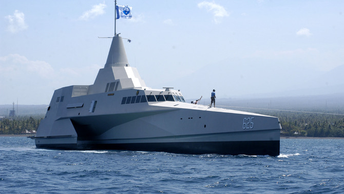 Foto yang diambil pada tanggal 31 Agustus 2012 memperlihatkan KRI Klewang saat uji coba  diperairan Selat Bali. FOTO:     ANTARA/Seno S