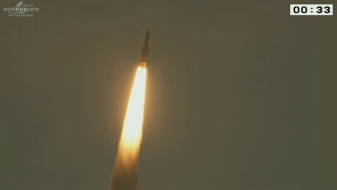 Roket Ariane 5 membawa satelit BRIsat sukses diluncurkan pukul 18.39 Sabtu waktu Guyana atau pukul 04.39 WIB, Minggu, 19 Juni 2016.