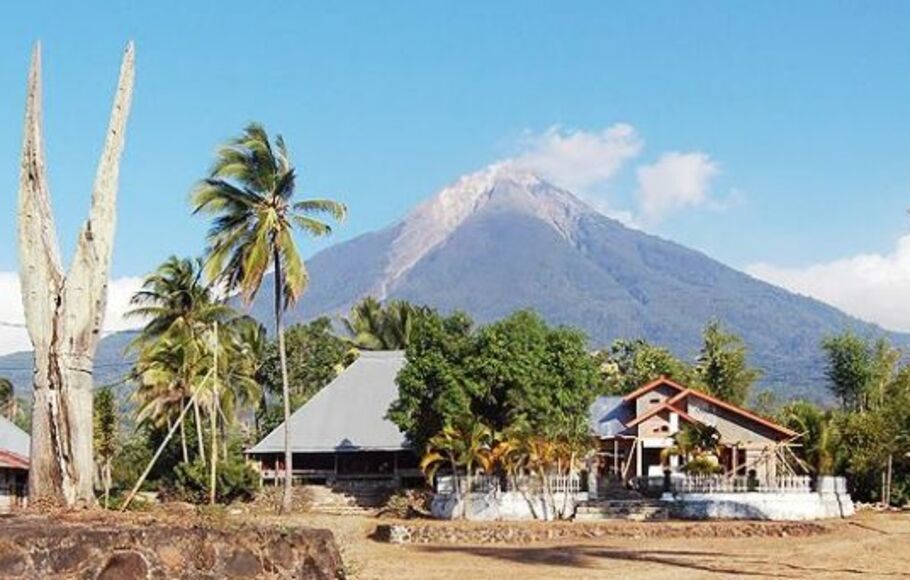 Status Gunung Ebulobo di Kabupaten Nagekeo Naik ke Waspada Level 2