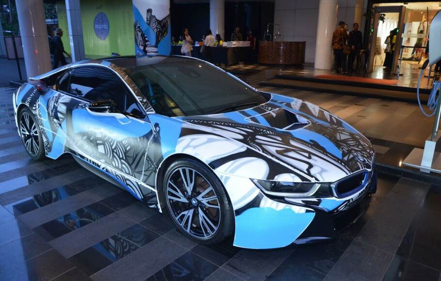 BMW i8 зеленая